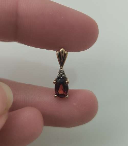 9ct gold pendant