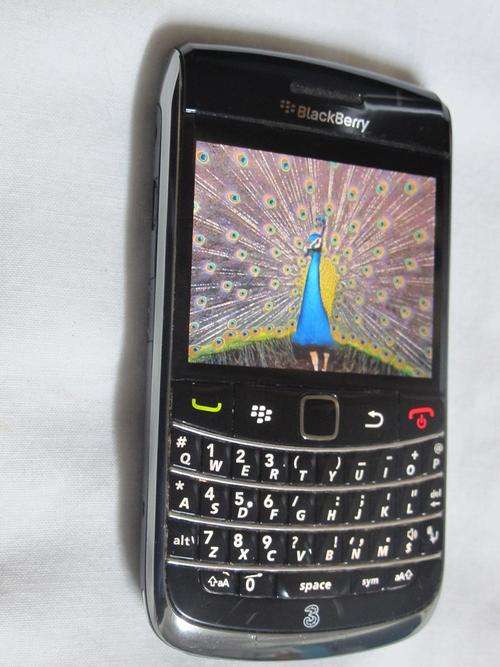 ORIGINAL BLACKBERRY BOLD 9700 EXCELLENT CONDITION!! Guaranteed to work on all SA Networks