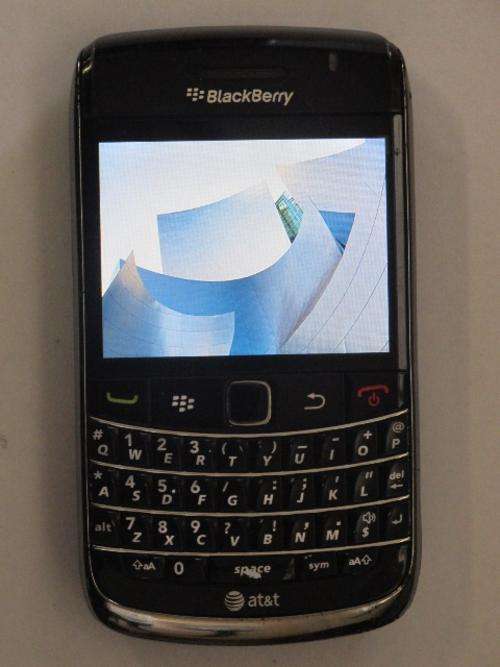 ORIGINAL BLACKBERRY BOLD 9700 EXCELLENT CONDITION!! Guaranteed to work on all SA Networks. In stock