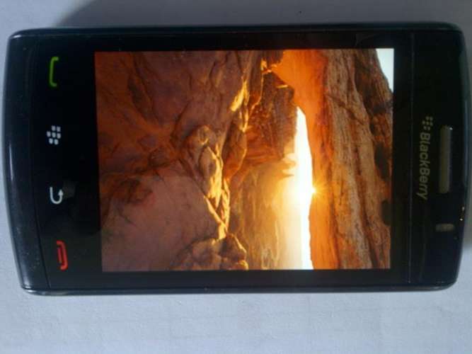 ORIGINAL  BLACKBERRY STORM 2 9550 TOUCHSCREEN!!   AS NEW!!  MTN only