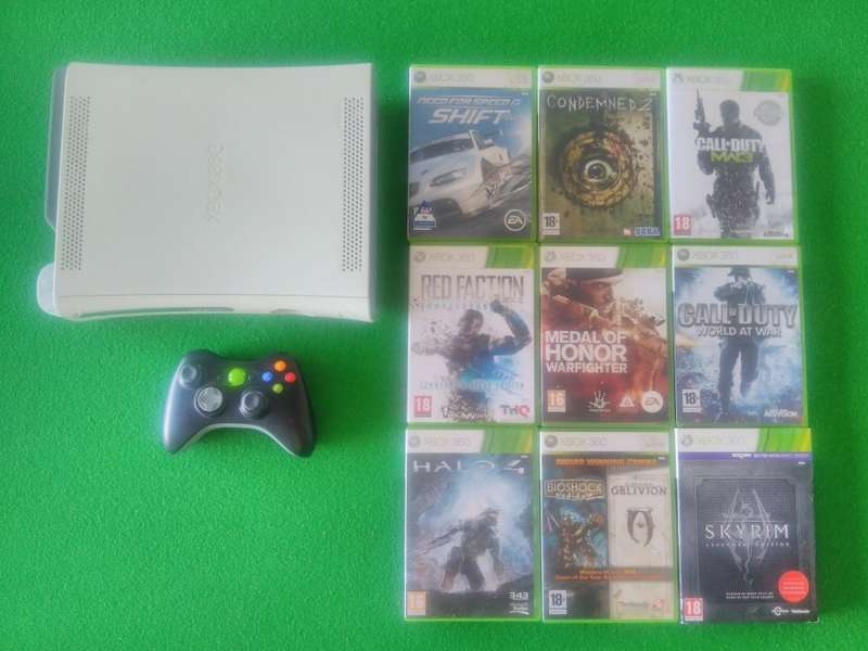 Xbox 360 - 60gig HDD - 1 Remote - 12 Games (Secondhand)