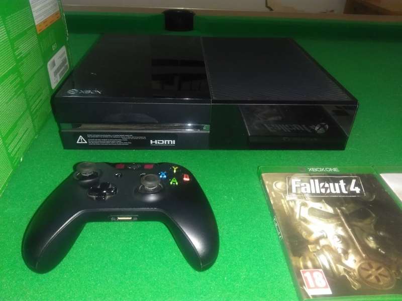 Xbox One 500Gig + 1 Controller + 3 Games