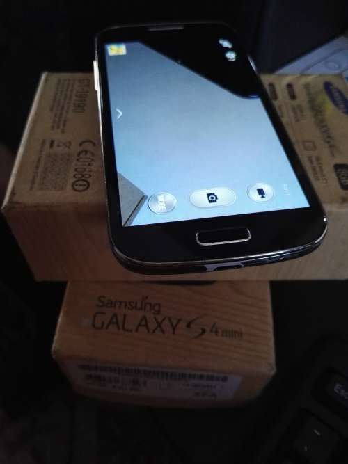 SAMSUNG S4 MINI with BOX and Accessories