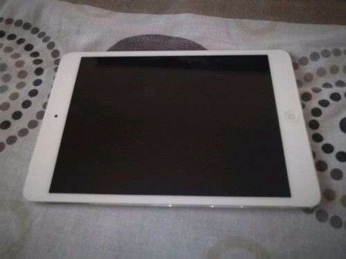 iPAD MINI 1 - 16gig - WHITE - WIFI ONLY - NO BOX