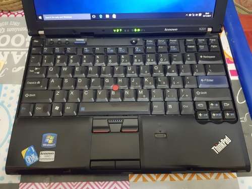 Lenovo  X201 i5 320GB HD and 4GB RAM with Docking station