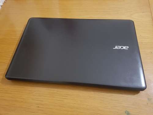 Acer Aspire E1-572  i5 4th Gen, 750GB HD and 4GB Ram