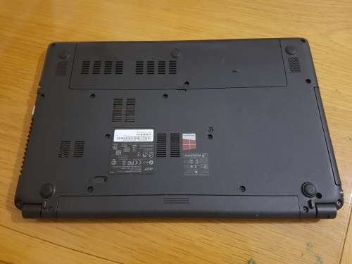 Acer Aspire E1-572  i5 4th Gen, 750GB HD and 4GB Ram