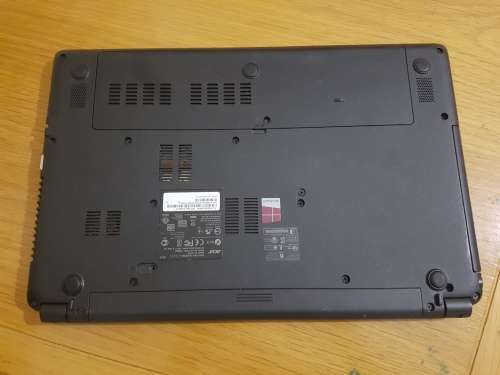 Acer Aspire E1-572  i5 4th Gen, 750GB HD and 4GB Ram