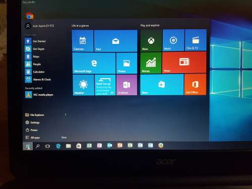 Acer Aspire E1-572  i5 4th Gen, 750GB HD and 4GB Ram