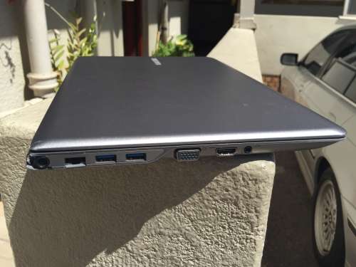 Samsung NP530-U4C i5 laptop, 1000GB HD and 8GB Ram