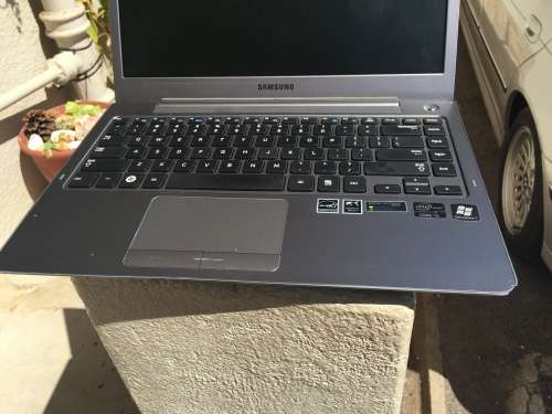 Samsung NP530-U4C i5 laptop, 1000GB HD and 8GB Ram