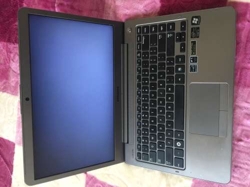 Samsung NP530-U4C i5 laptop, 1000GB HD and 8GB Ram