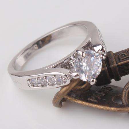 Distinctive Princess cut 18k white gold filled Ring Sz9