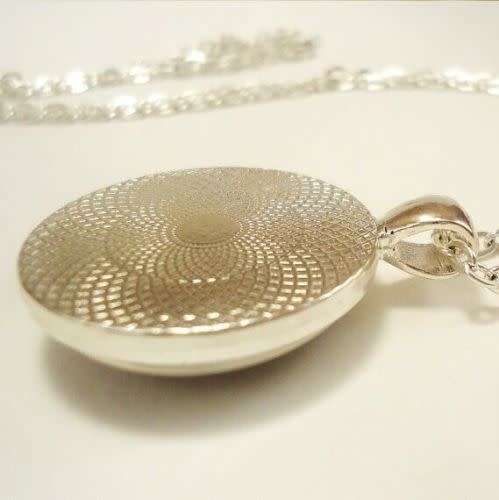 My Story isn't over yet; Cabochon Glass Tibet Silver Chain