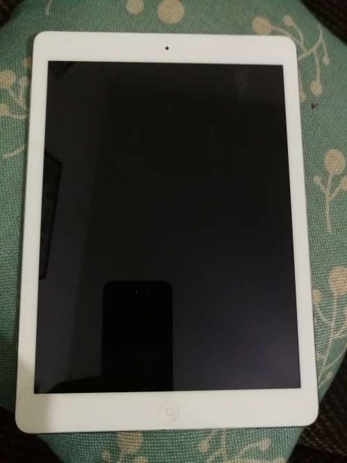 IPAD AIR - 32GIG - WHITE - WIFI ONLY - NO ICLOUD