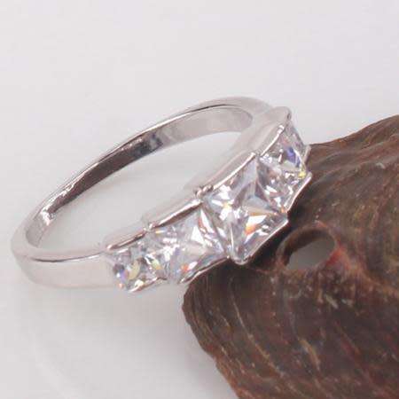 18k White Gold filled Wedding Ring Sz9