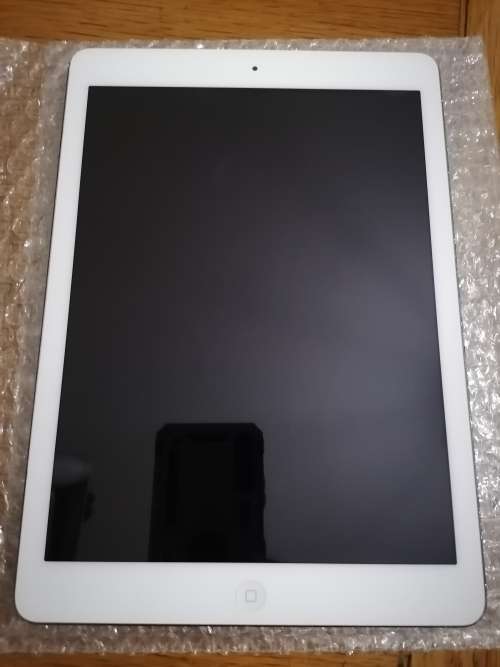 IPAD AIR - 32GIG - WHITE - WIFI ONLY, NEVER BEEN REPAIRED