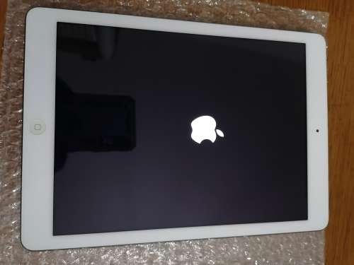 IPAD AIR - 32GIG - WHITE - WIFI ONLY, NEVER BEEN REPAIRED