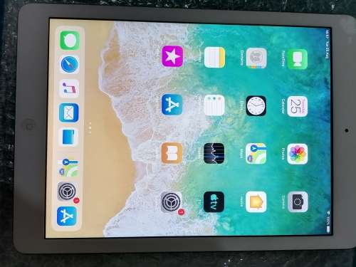 IPAD AIR - 32GIG - WHITE - WIFI ONLY, NEVER BEEN REPAIRED