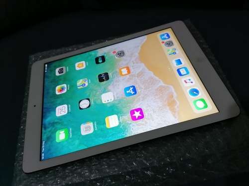 IPAD AIR - 32GIG - WHITE - WIFI ONLY, NEVER BEEN REPAIRED