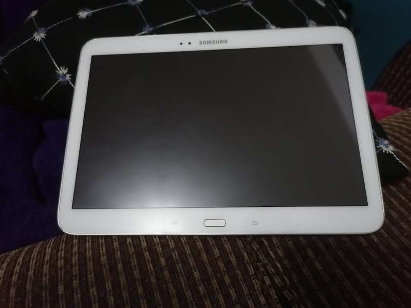 Samsung Tab 3 10.1inch very clean (GT-P5200) full phone functionality
