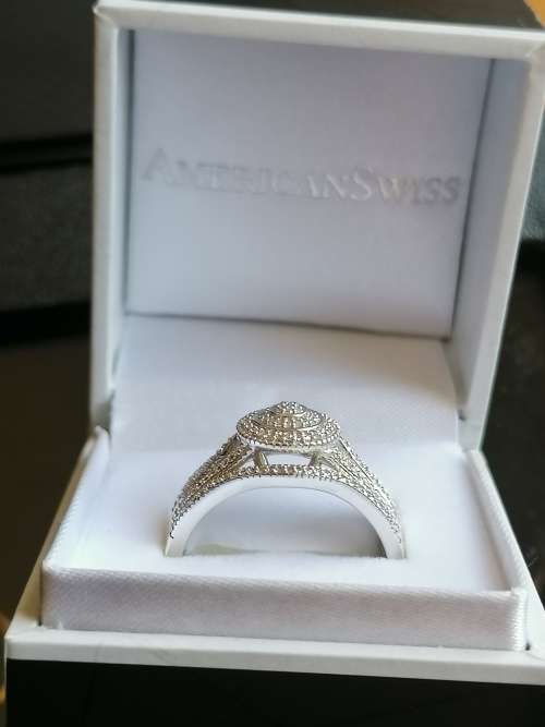 GENUINE AmericanSwiss 925 Solid Sterling Silver Cubic Zirconia Wedding Ring  - Ring Size 9