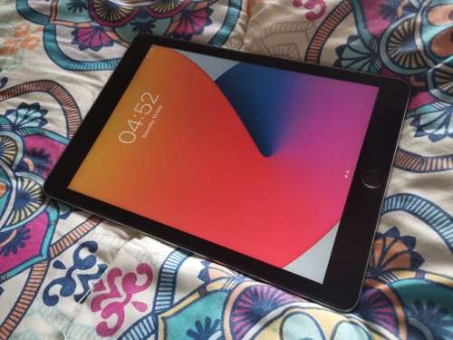 IPad 5th Generation 2017 model wifi 32GB very clean