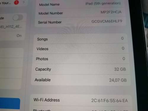 IPad 5th Generation 2017 model wifi 32GB very clean