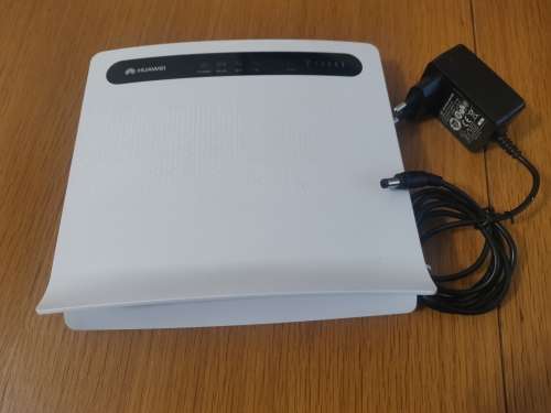 Latest Huawei 4G Router model B593 (It take a SIM CARD)