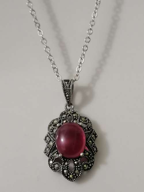 "Retail Price R650" 28x17x10mm Natural Red Crystal Oval Gemstone NECKLACE