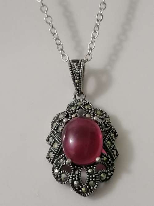 "Retail Price R650" 28x17x10mm Natural Red Crystal Oval Gemstone NECKLACE