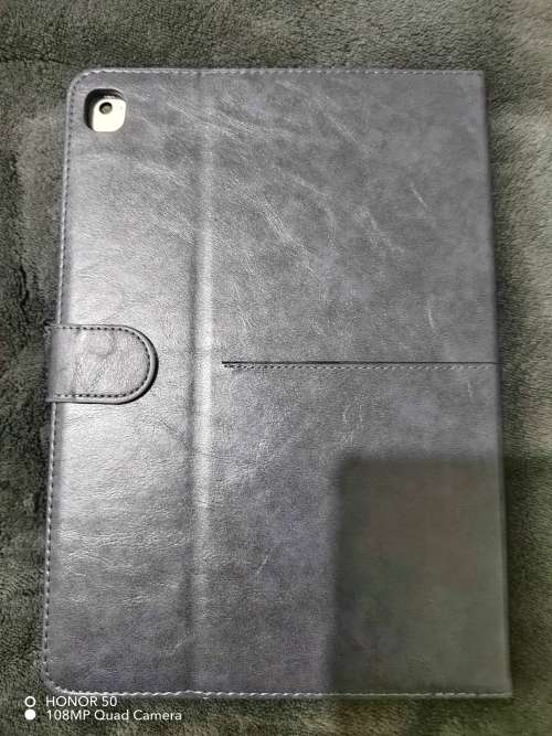 IPAD AIR 2 - 64GIG - WHITE - WIFI AND CELLULAR, NEVER BEEN REPAIRED