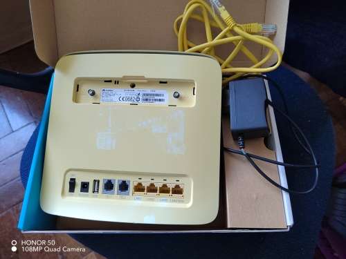 Latest Huawei 4G Router model E5186 (It take a SIM CARD)
