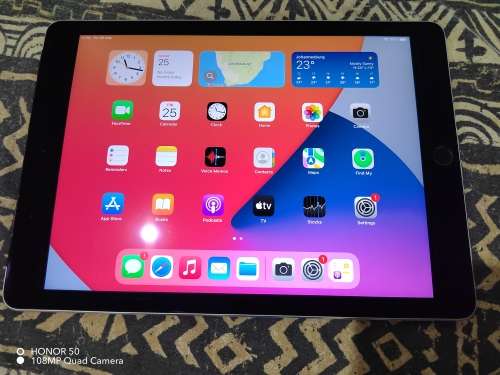IPAD AIR 2 - 128GIG - WHITE - WIFI AND CELLULAR, NEVER BEEN REPAIRED
