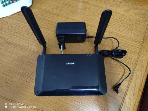 D-LINK DWR-921 (It take a sim card)