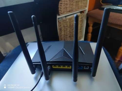 D-LINK DWR-956M 4G LTe router (It take a sim card)
