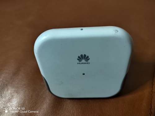 HUAWEI E8238BWs-2 Web Cube H3G WiFi Router (It take a SIM CARD)