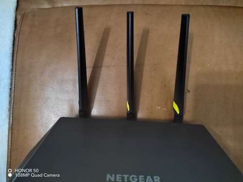 NETGEAR Nighthawk AC1900 model D7000v2, Doesn`t take a sim