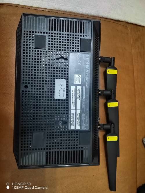 NETGEAR Nighthawk AC1900 model D7000v2, Doesn`t take a sim