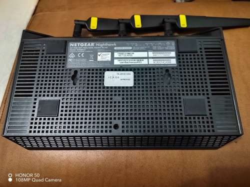 NETGEAR Nighthawk AC1900 model D7000v2, Doesn`t take a sim