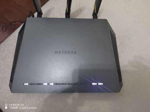 NETGEAR Nighthawk AC1900 model D7000v2, Doesn`t take a sim