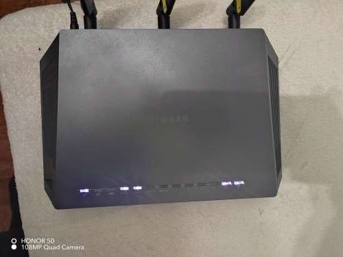 NETGEAR Nighthawk AC1900 model D7000v2, Doesn`t take a sim