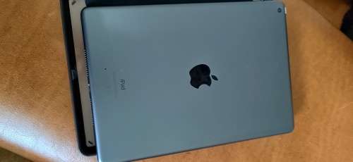 IPad 8th gen 32gb wifi very clean condition
