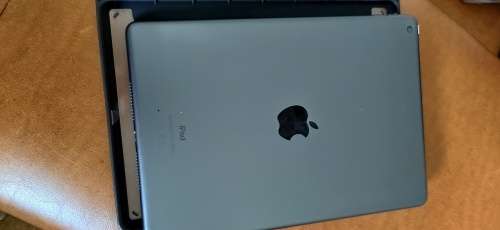 IPad 8th gen 32gb wifi very clean condition