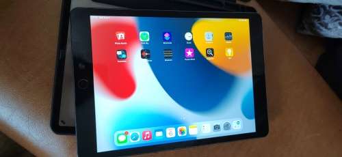IPad 8th gen 32gb wifi very clean condition