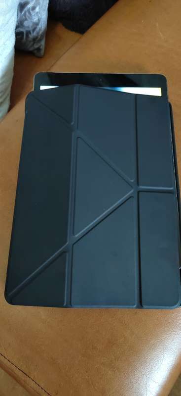 IPad 8th gen 32gb wifi very clean condition