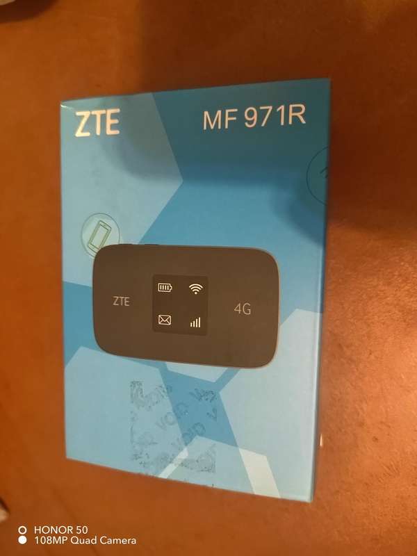 ZTE MF971R 4G/LTE Mobile Wi-Fi Modem Router Bundle - Black