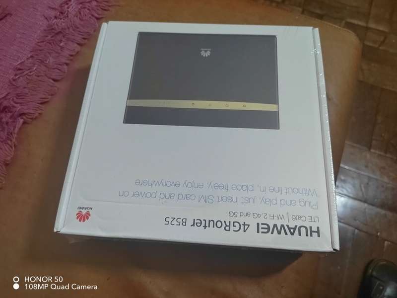 Huawei 4G/5G Router model B525s 65a (It take a SIM CARD) up to 64  SEALED
