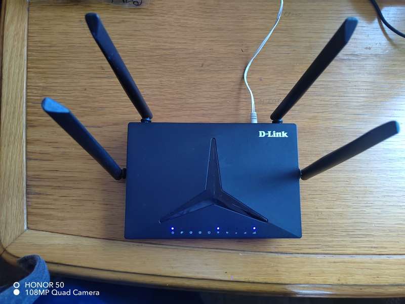 D-LINK DWR-920 4G LTe router (It take a sim card)