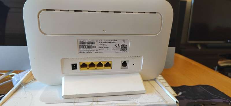 Huawei B612-233 4G Lte router (It take a SIM CARD)